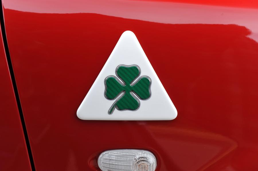 Логотип Alfa Romeo MiTo Quadrifoglio Verde (955) 2010 года  (AU) (фото 39 из 45)